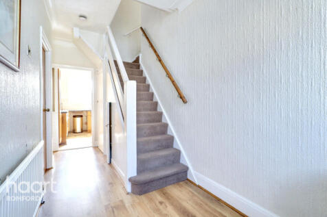 Hamilton Avenue, Romford, RM1 4RP 4 bed semi