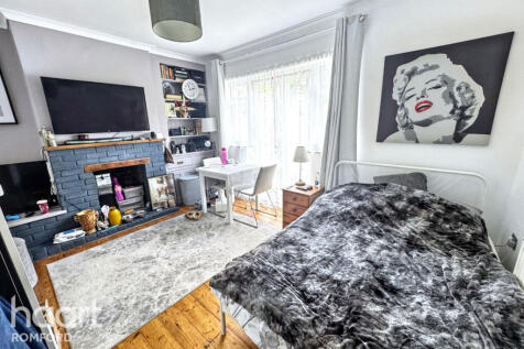 Cedar Road, Romford, RM7 7JU 3 bed end of terrace house for sale