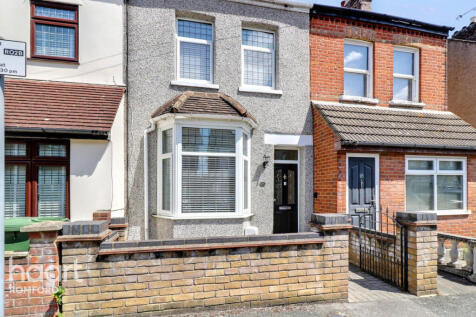Willow Street, Romford, RM7 7LJ 2 bed terraced house for sale