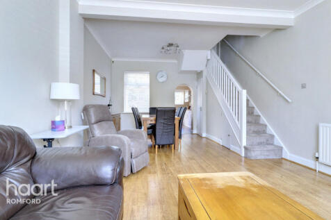 Willow Street, Romford, RM7 7LJ 2 bed terraced house for sale