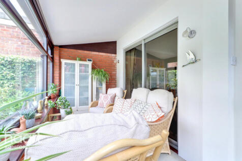 Maidstone Avenue, Romford, RM5 3DB 3 bed semi