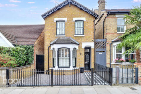 Mildmay Road, Romford 3 bed detached house for sale