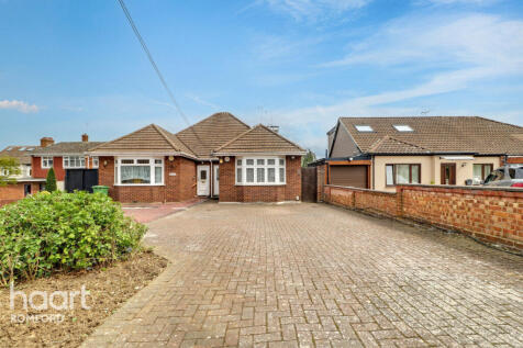 Lodge Lane, Romford 3 bed bungalow for sale