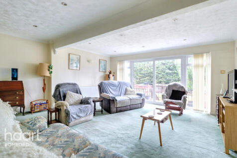 Lodge Lane, Romford, RM5 2HX 3 bed bungalow for sale
