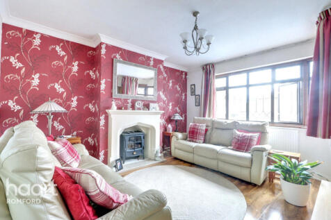 Kingshill Avenue, Romford, RM5 2SD 3 bed semi