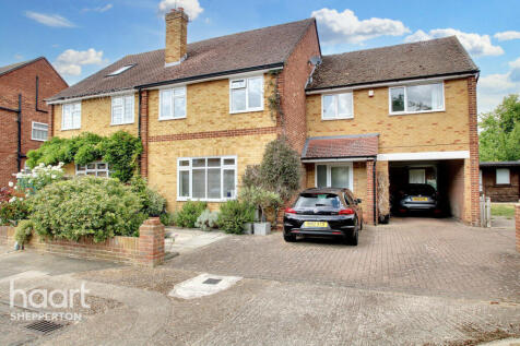 4 bedroom semi-detached house for sale