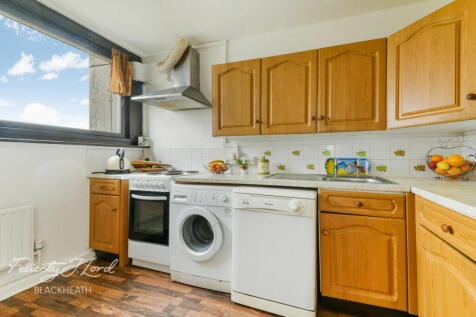 Nightingale Vale, London 2 bed flat for sale