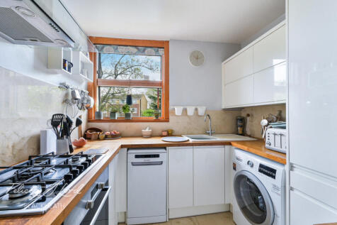 Westcombe Park Road, London 2 bed apartment for sale