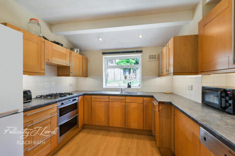 Wellington Gardens, London 4 bed terraced house for sale