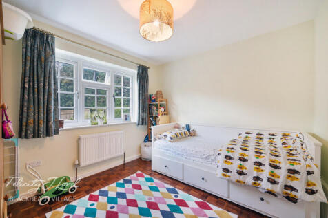 Kenilworth Gardens, London 3 bed end of terrace house for sale