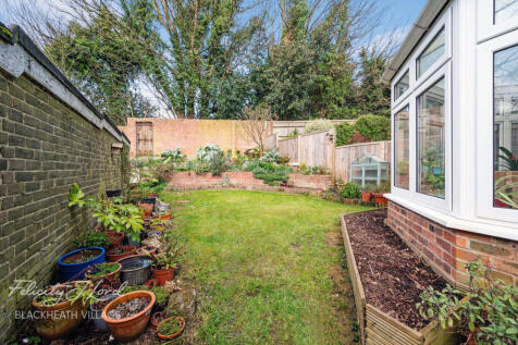 3 bedroom end of terrace house for sale