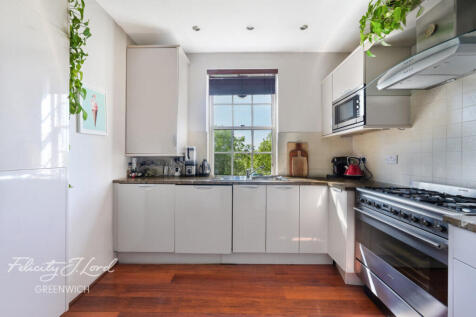 Point Close, London SE10 2 bed apartment for sale