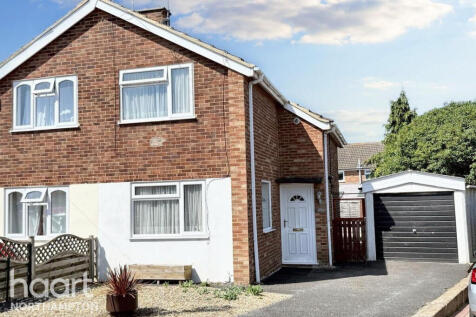 2 bedroom semi-detached house for sale
