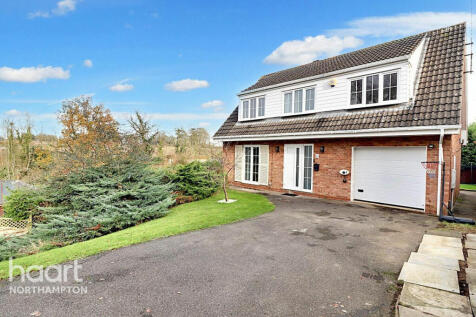 Brittons Drive, Northampton 4 bed detached house for sale