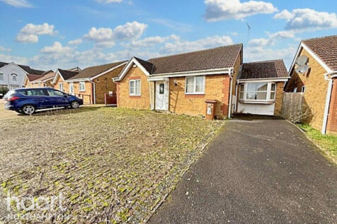 Lancaster Way, Northampton 3 bed detached bungalow for sale