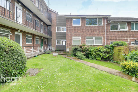 Chase Road, London 1 bed apartment for sale