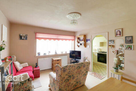 Chase Road, London 1 bed apartment for sale
