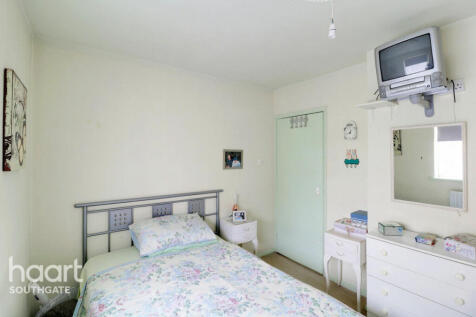 Chase Road, London 1 bed apartment for sale