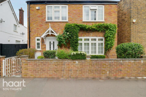 Chase Side Place, London 3 bed detached house for sale