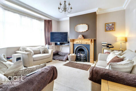 Bush Elms Road, Hornchurch, RM11 1LT 4 bed end of terrace house for sale
