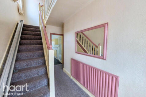 Huntingtower Road, Grantham 3 bed semi