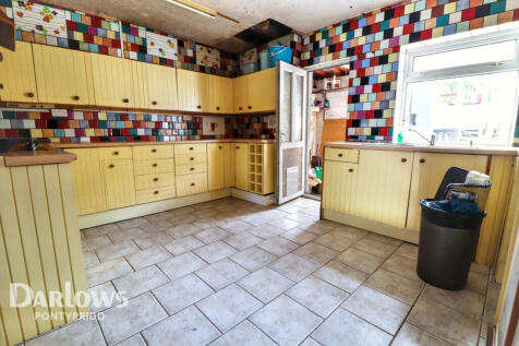 Afon Street, Pontypridd 2 bed end of terrace house for sale