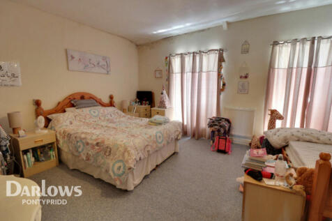 Mary Street, Pontypridd 2 bed terraced house for sale