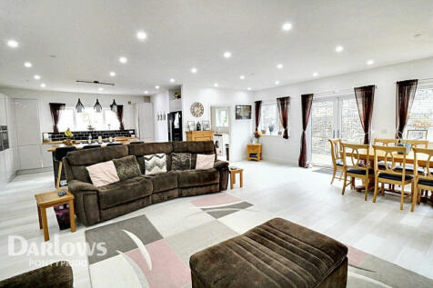 5 bedroom detached house for sale