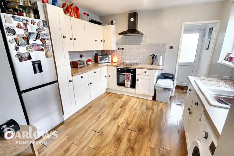 Lower Alma Terrace, Pontypridd 3 bed cottage for sale