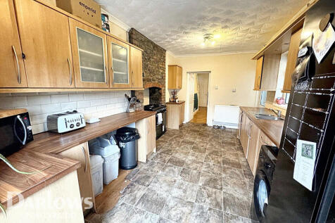 Robert Street, Pontypridd 4 bed end of terrace house for sale
