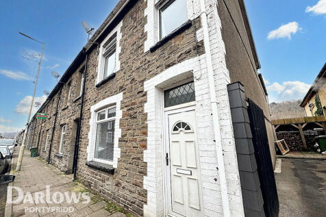 4 bedroom end of terrace house for sale