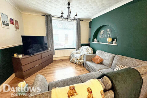 4 bedroom end of terrace house for sale
