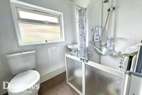 Mount Pleasant Cottages, Mountain Ash 3 bed end of terrace house for sale