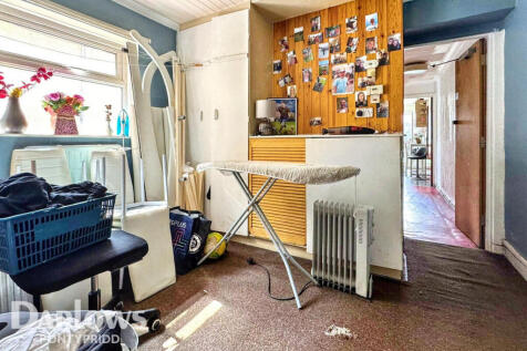 De Barri Street, Pontypridd 4 bed terraced house for sale