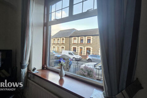 Brynhyfryd Tce, Ferndale CF43 4 2 bed terraced house for sale