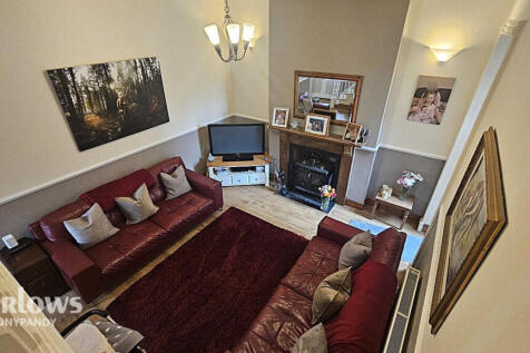 4 bedroom semi-detached house for sale