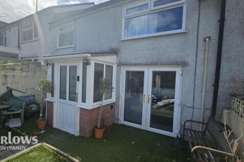 Brook Street, Porth CF39 2 bed terraced house for sale