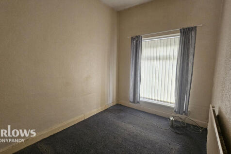 High Street, Porth CF39 3 bed terraced house for sale