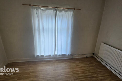 High Street, Porth CF39 3 bed terraced house for sale