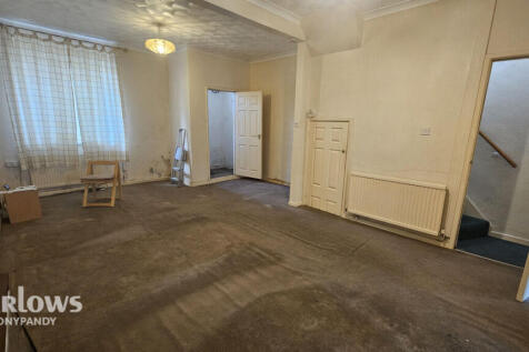 High Street, Porth CF39 3 bed terraced house for sale