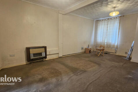High Street, Porth CF39 3 bed terraced house for sale