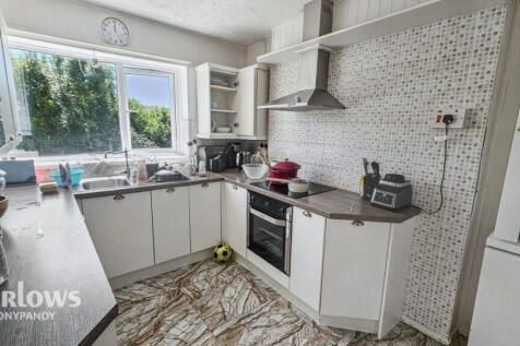 Ferndale CF43 3 3 bed end of terrace house for sale