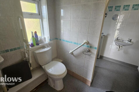 Heol Waun, Tonyrefail, Porth CF39 3 bed semi