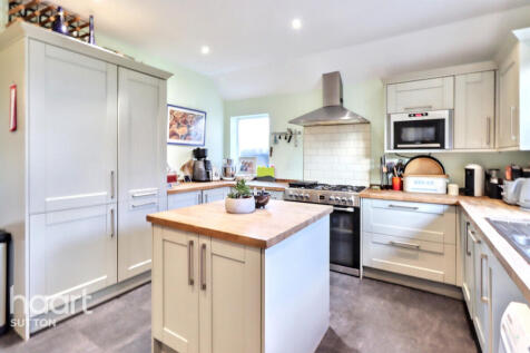 4 bedroom semi-detached house for sale