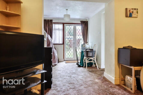 Gander Green Lane, Sutton 1 bed maisonette for sale