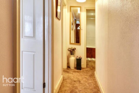 Gander Green Lane, Sutton 1 bed maisonette for sale
