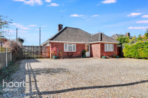 North Walsham Road, Coltishall 3 bed detached bungalow for sale