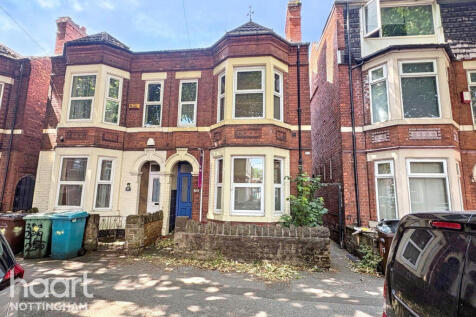 5 bedroom semi-detached house for sale