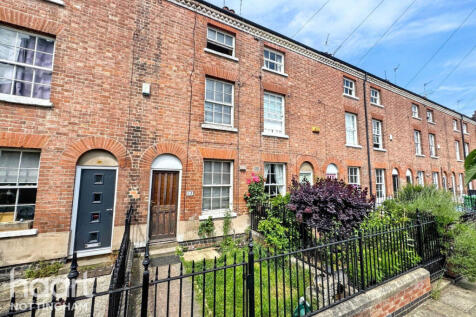 Victoria Park 3 bed townhouse for sale