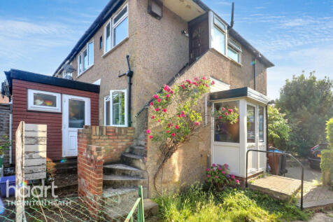 Oxtoby Way, LONDON 2 bed maisonette for sale